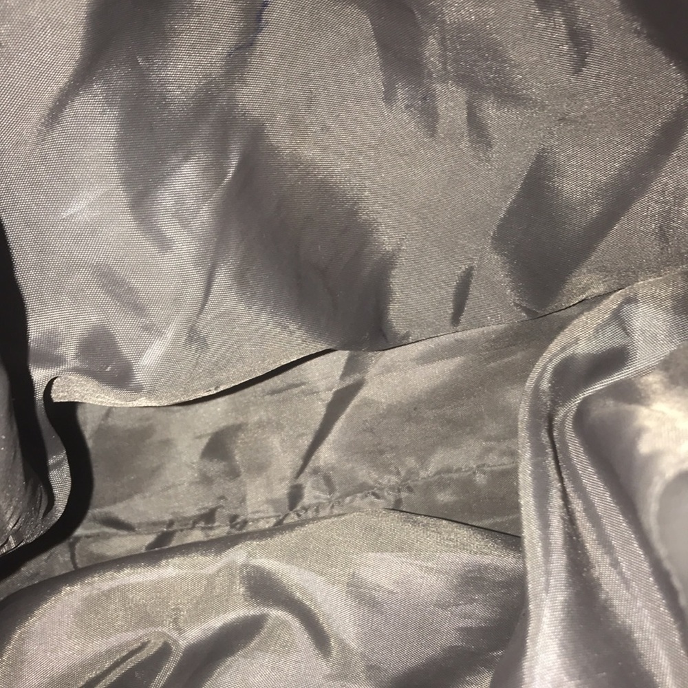 Women’s VT Bucket Bag - Picture 6 of 10